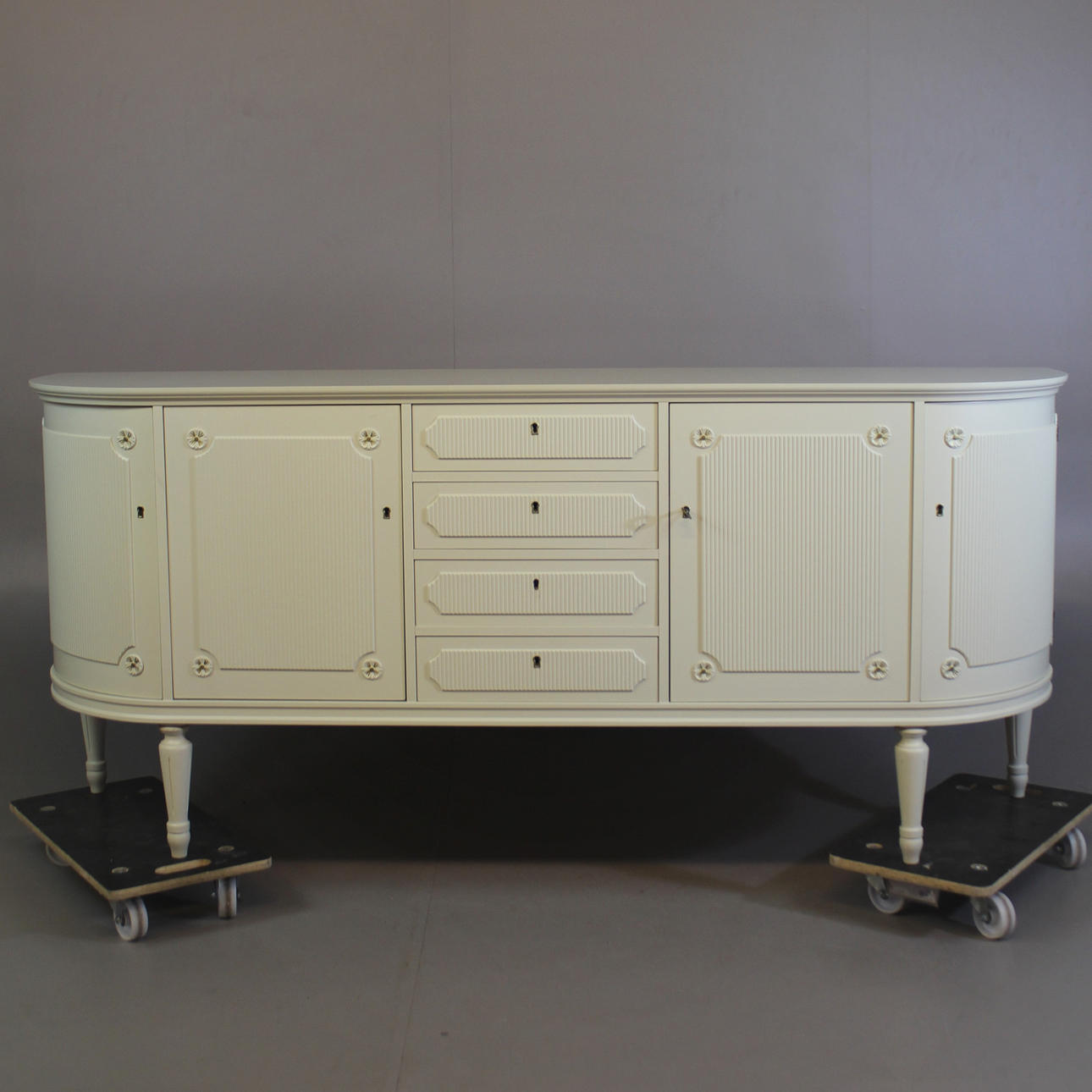 SKÆNK, gustaviansk stil 1900-tallet.