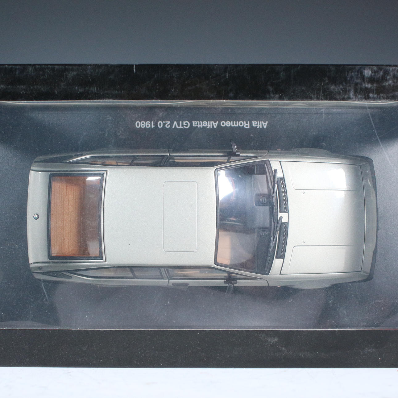 Jouet Voiture Alfa Romeo Alfetta Vintage - Échelle 1:16, Yougoslavie Années 80 - Orange, Plastique