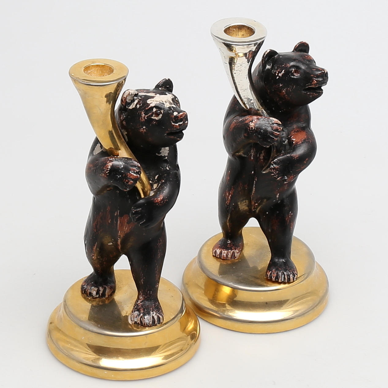 LJUSSTAKAR. 1 par. Trä och metall. Stående björnar. 1900-tal.