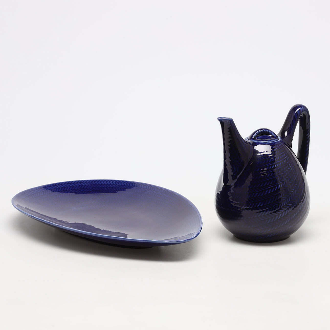 HERTHA BENGTSSON. Blue Fire, plato y cafetera.