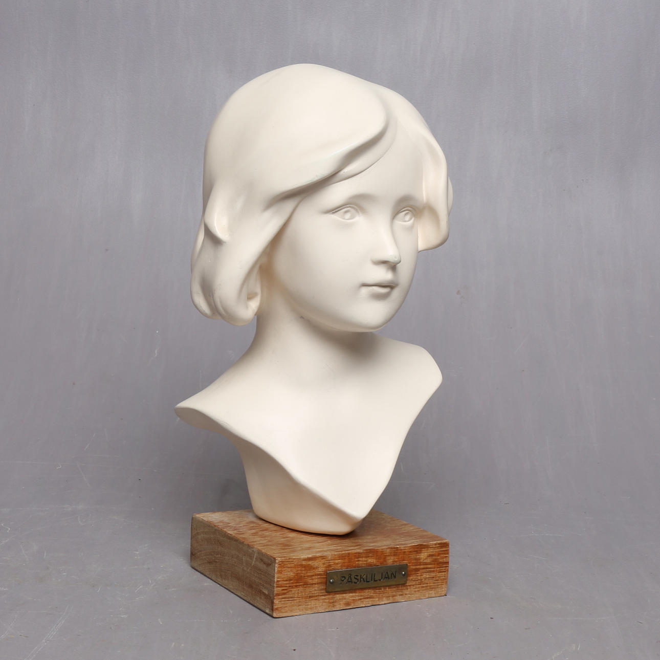 SKULPTUR, gips, "Påskliljan", 1900 tal.