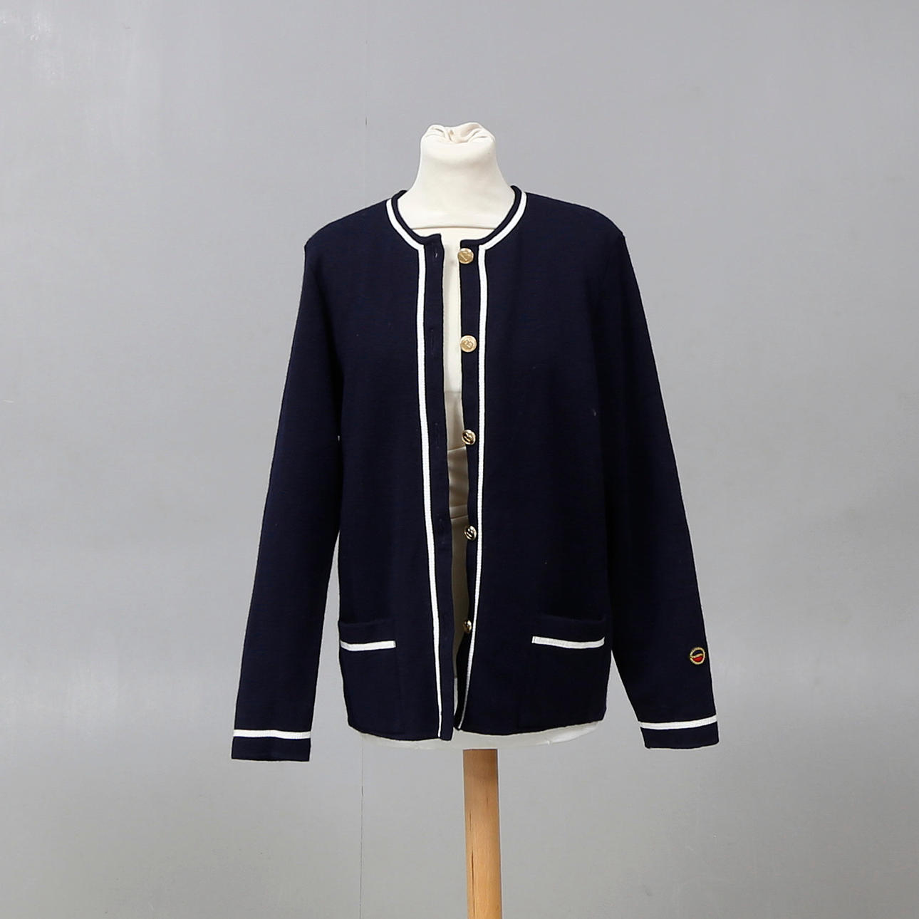 CARDIGAN, Busnel, France.