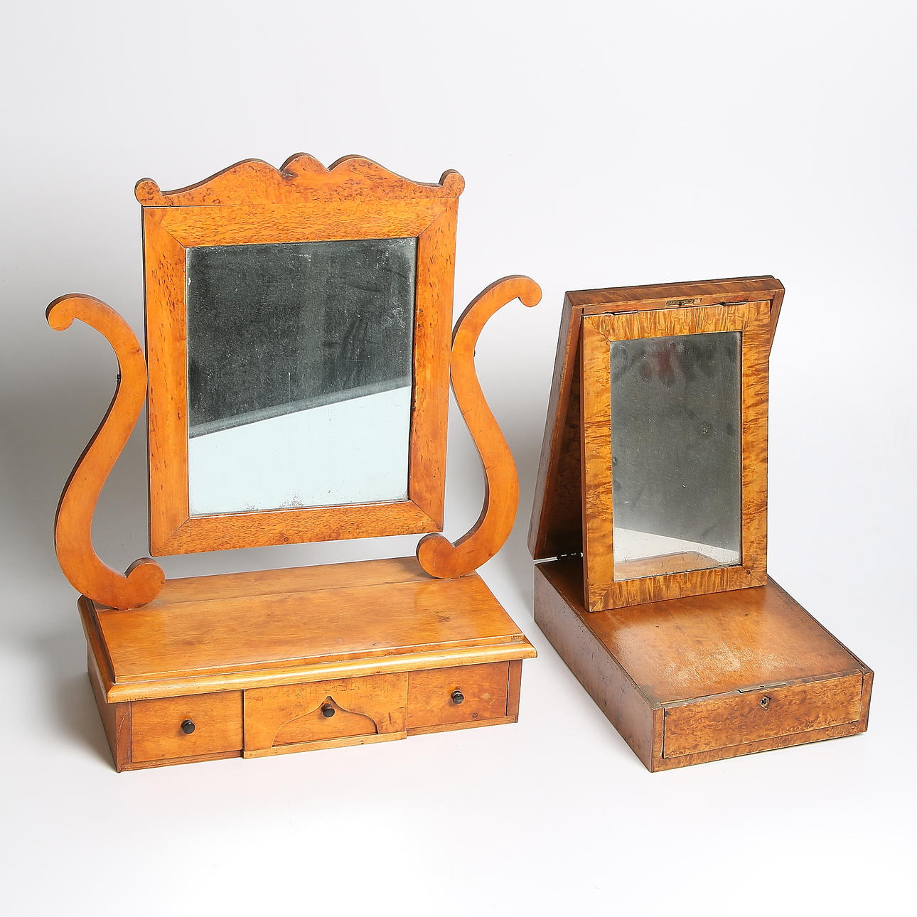 PIGTITTARE samt RAKSPEGEL, bl.a. alrotsfanér, Karl Johan, 1800-tal.