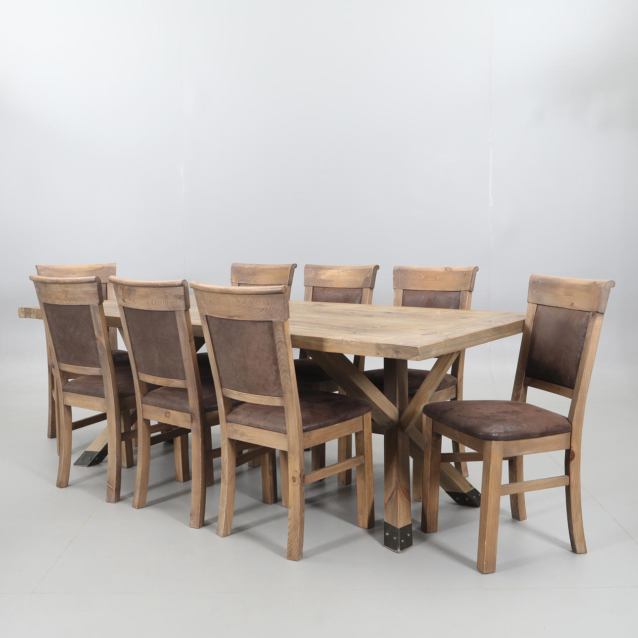BORD samt 8 STOLAR, Rustik stil.