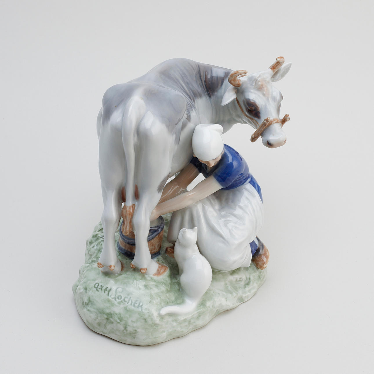 FIGURE, porcelain, Royal Copenhagen, signed Axel Locher. Ceramics ...