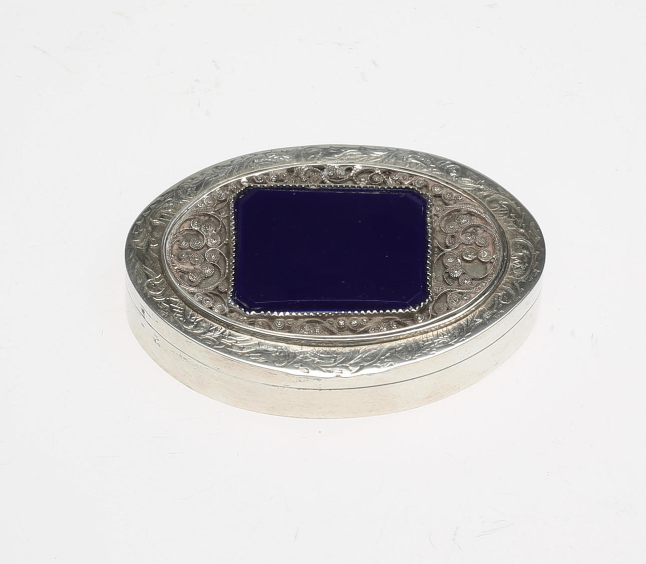 NILS JUHLIN. Silverdosa, Spetsoval, Filigran, Karlshamn, 1861.