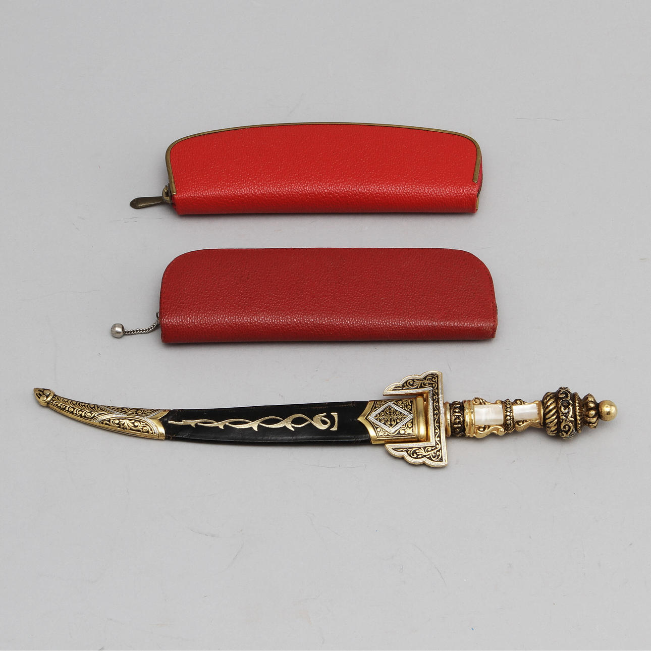 PENNOR, 2 st, Kaweco samt PENNFODRAL, Montblanc och BREVKNIV.