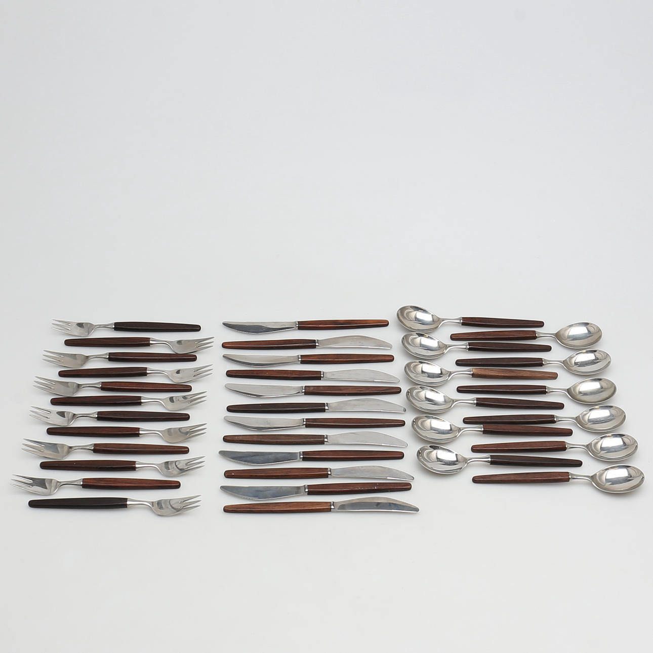 BESTICKSUPPSÄTTNING. 36 delar. Tias Eckhoff för Lundtofte. Danmark. 1960-tal.