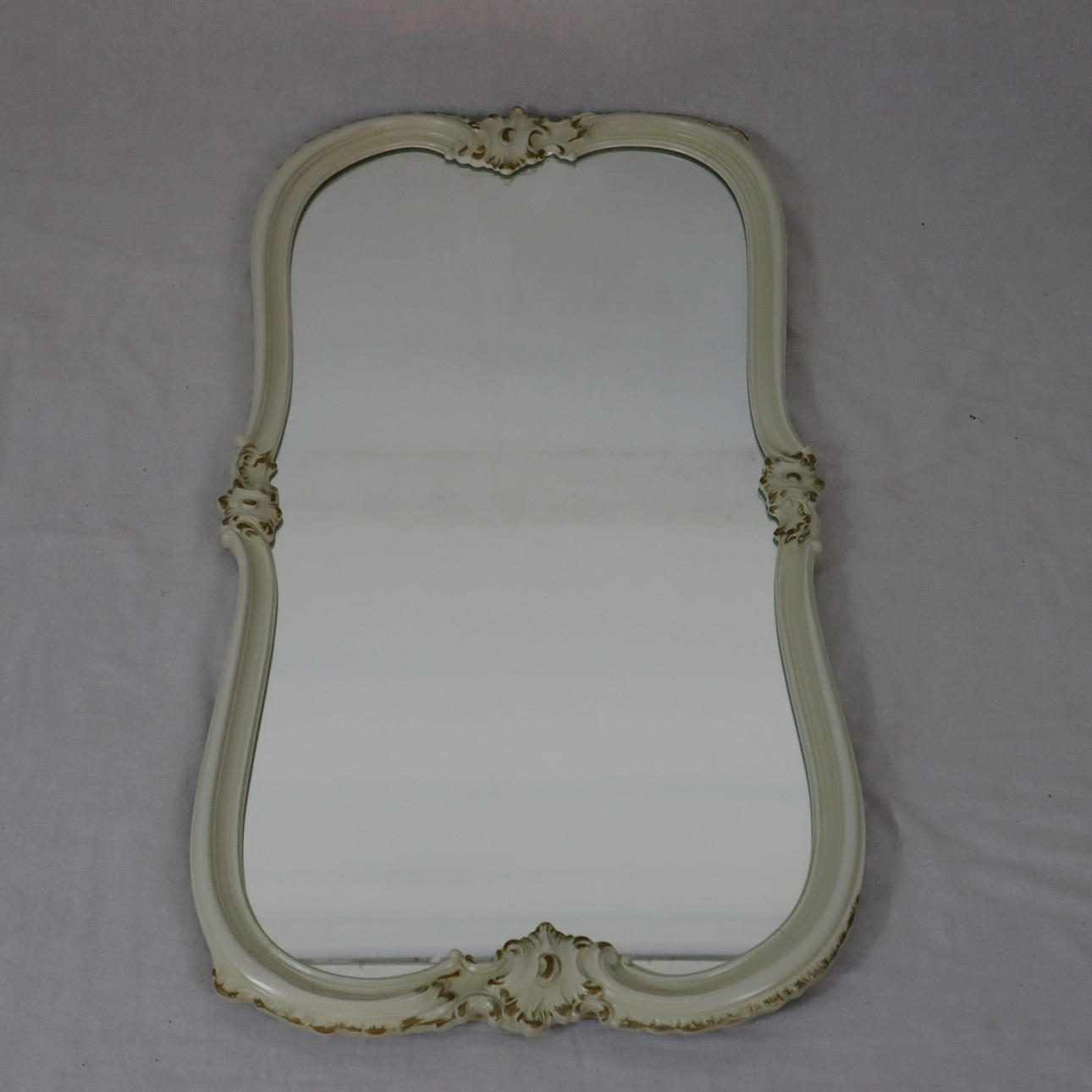 SPIEGEL - Spilker stilfulla möbler, trä, slipning.