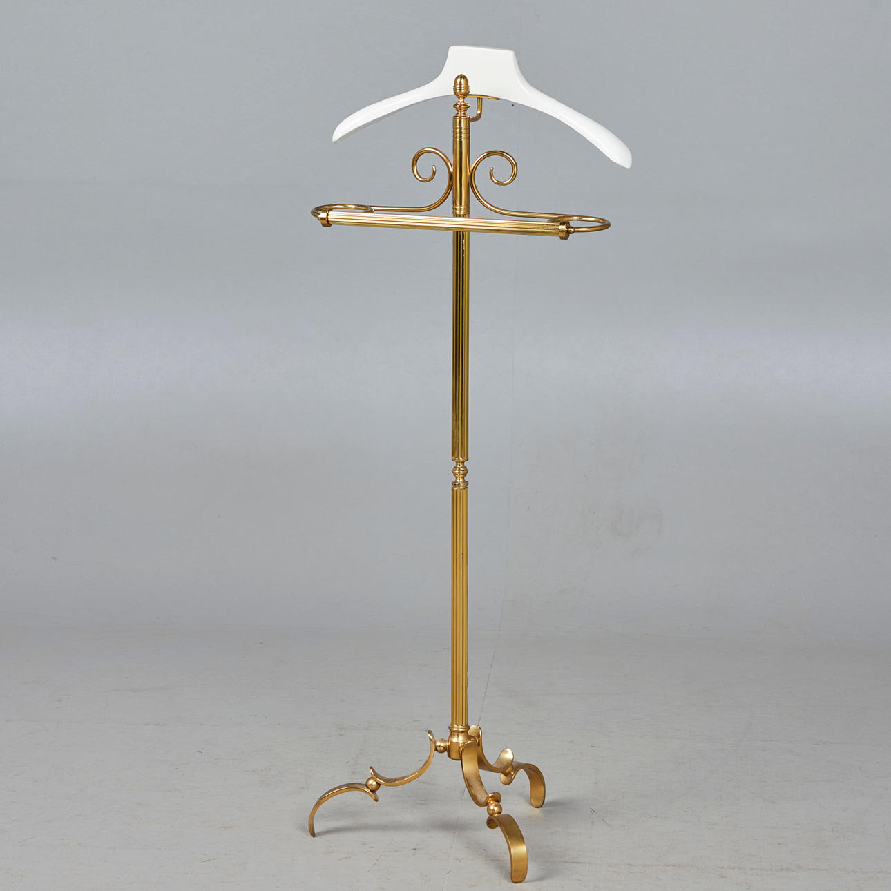 Stummer Diener/Klädställning, mässing, trä.