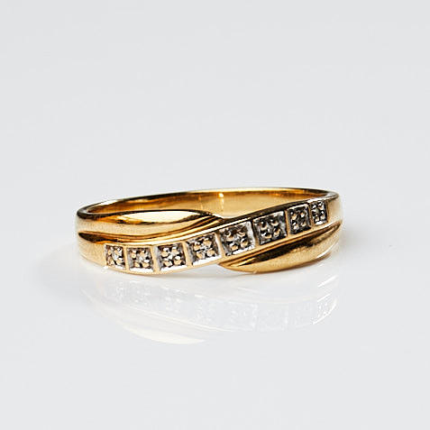 RING, 18k gold, 8 diamonds, stamped GHA.