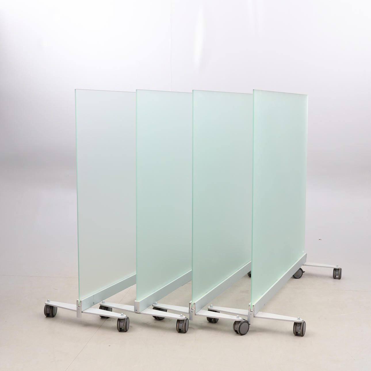 GLASKÄRMVÄGGAR ,Isku, 4 stycken.