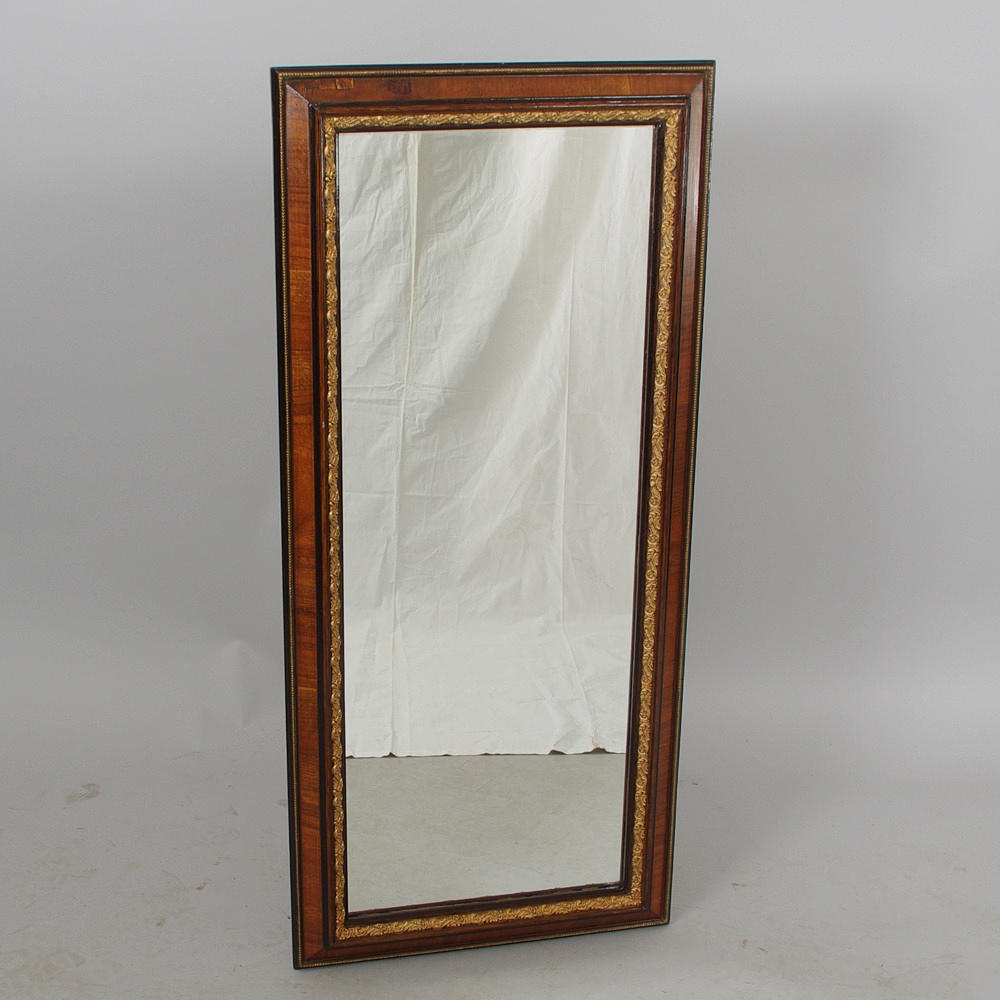 SPEGEL, mahogny med svärtade detaljer/bronsereringar.