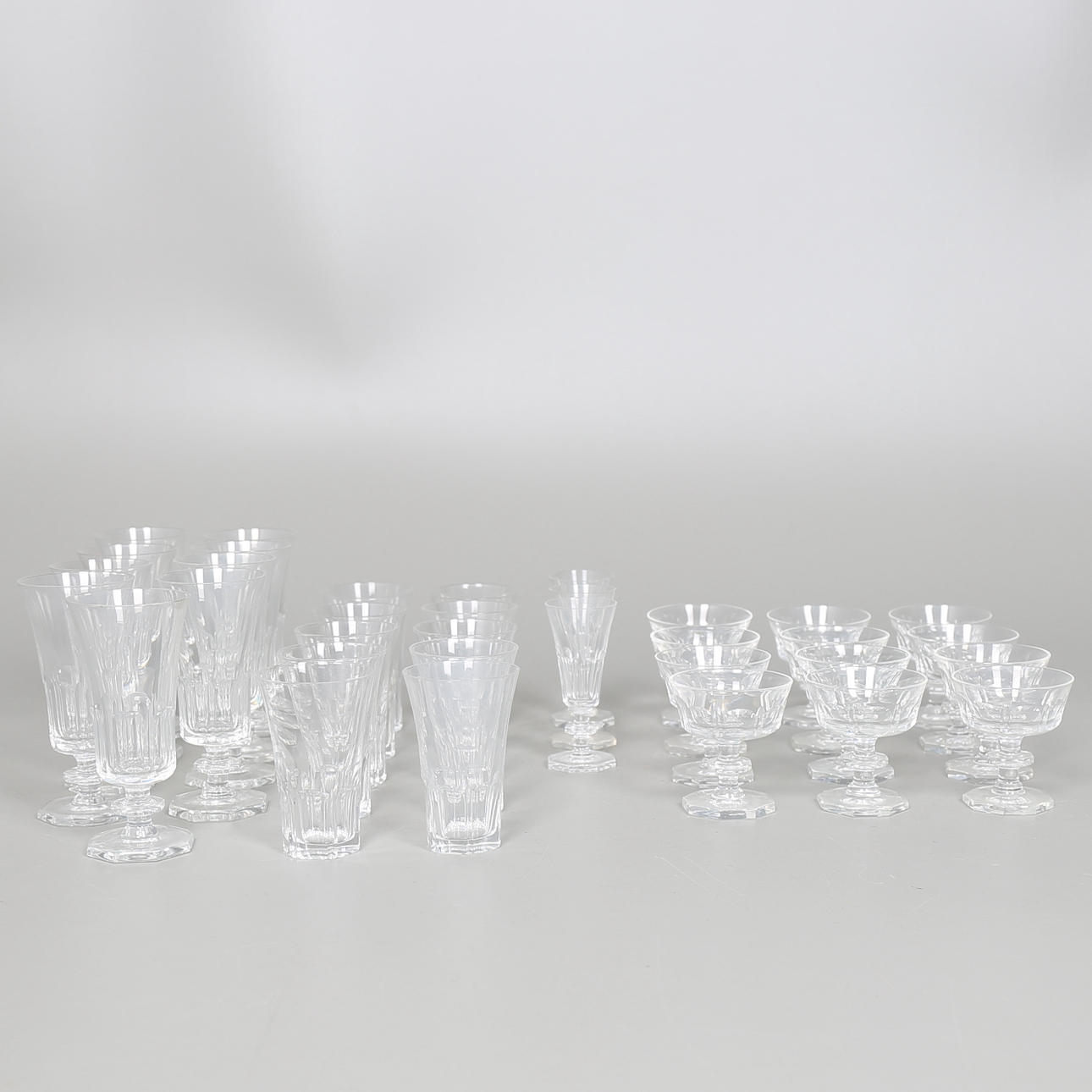 ELIS BERGH. Glasservisdelar. 32 st. "Hamra" Kosta Boda. 1900-tal.