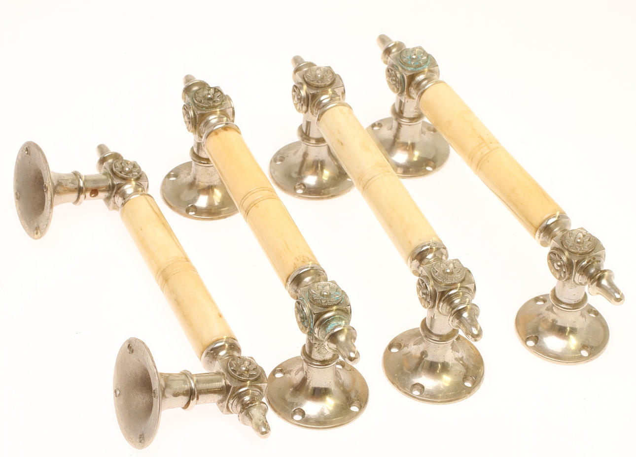 DØRHÅNDTAG, 4 stk, begyndelsen af 1900-tallet.