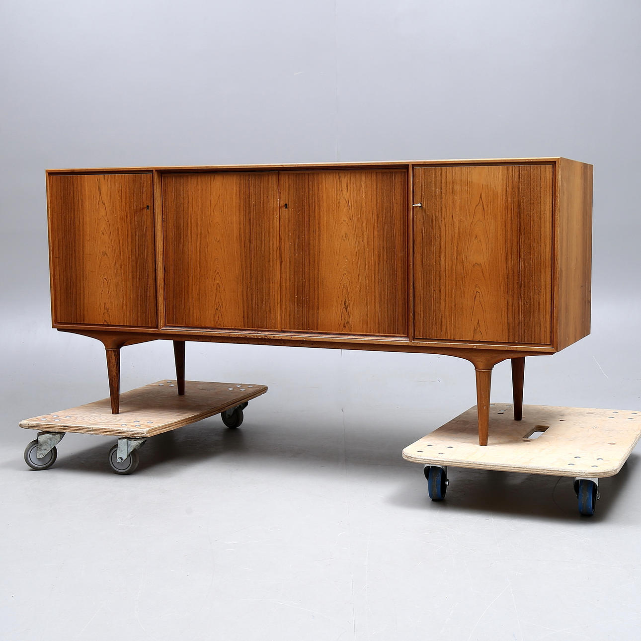 SIDEBOARD, 