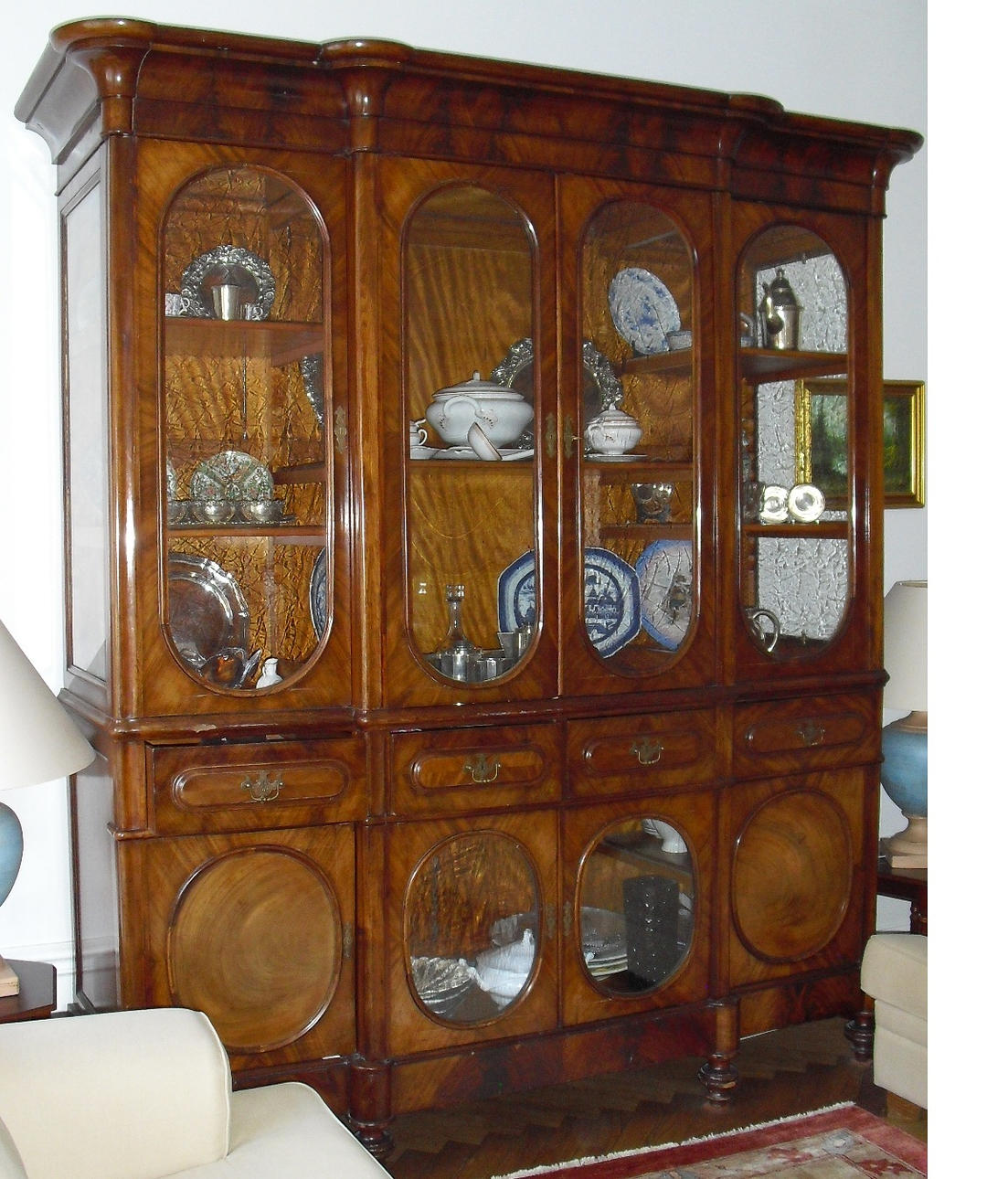 VITRINSKÅP, senempire. 1800-talets andra hälft.