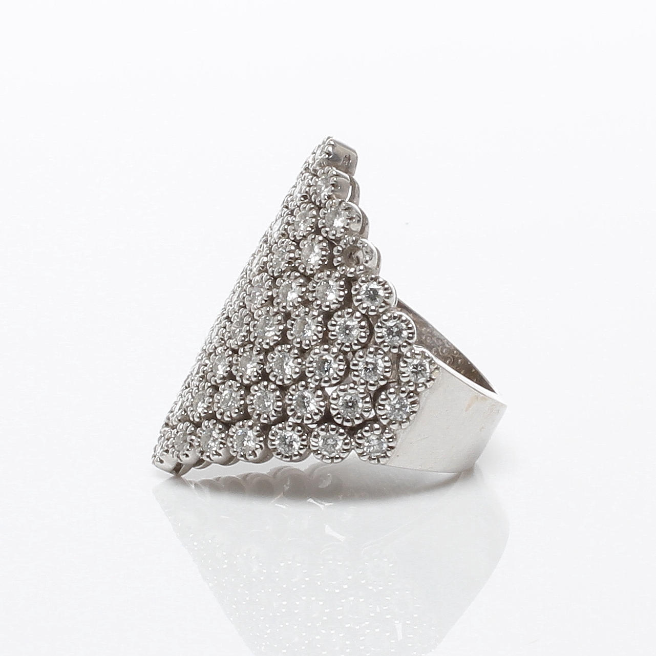 RING, 18k guld med diamanter om tot ca 0,70ct, saknar stämplar.