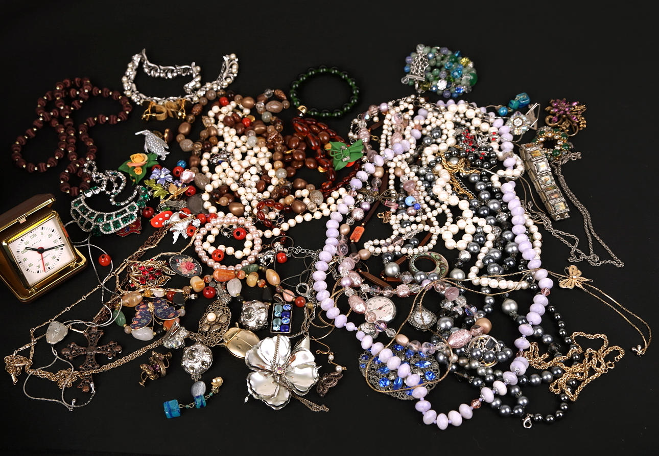 BIJOUTERIER diverse, ur, + 2 smyckeskrin + Metronom.