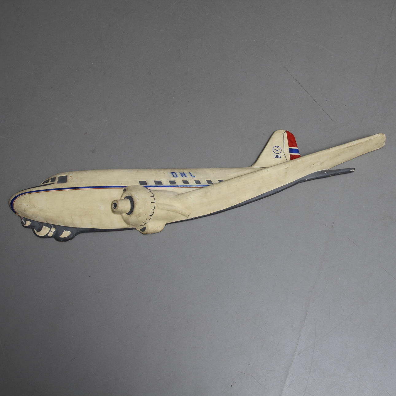 HALVMODELL, pappmassa, flygplan, DNL, troligen 1940-tal.