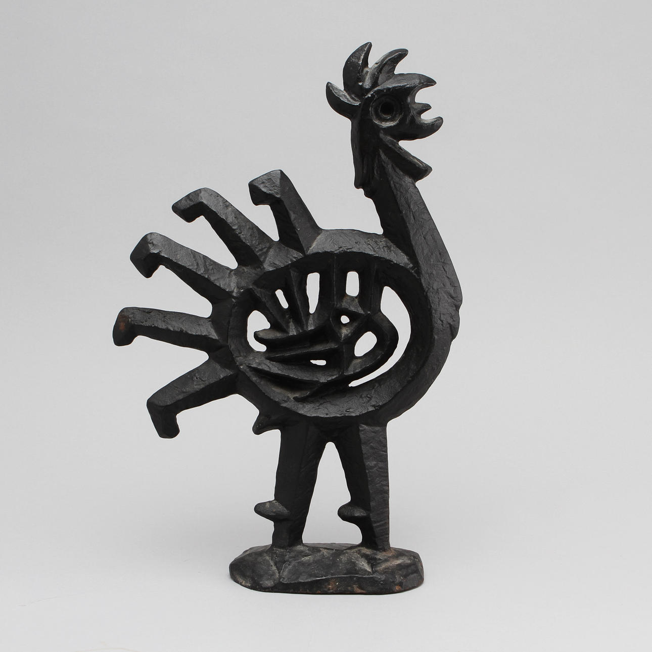 OLLE HERMANSSON. Tupp, skulptur, gjutjärn, Sign.