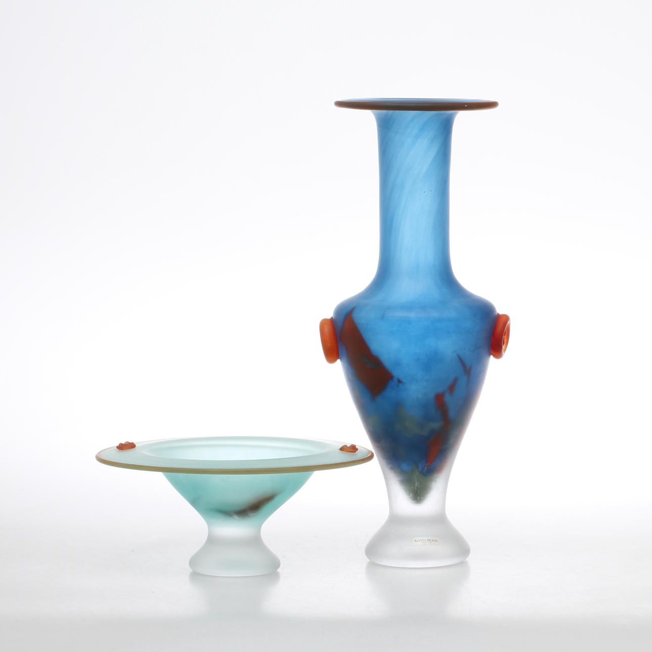 VAS samt SKÅL, glas, "Pandora" Monika Backström, Kosta Boda, signerade.