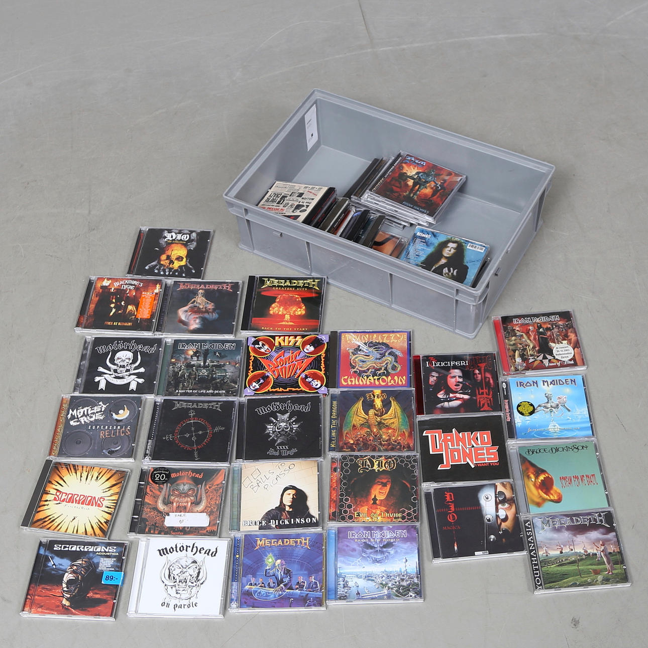 CD-levyt, metalli/hard rock.