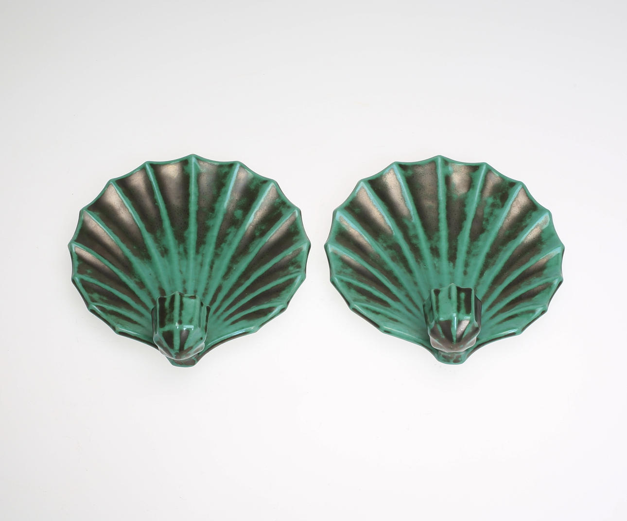 GERTRUD LÖNEGREN. Vägglampetter, 1 par, keramik, Uppsala-Ekeby, 1930-tal.