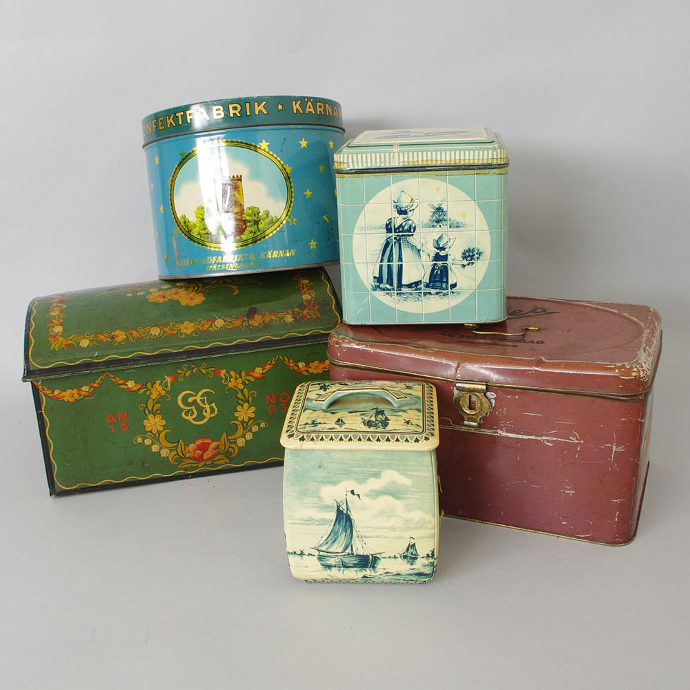 PLÅTBURKAR, 5 stycken äldre.