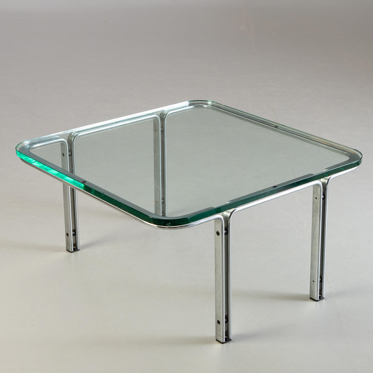 HORST BRÜNING. Glasbord/soffbord för Kill International.