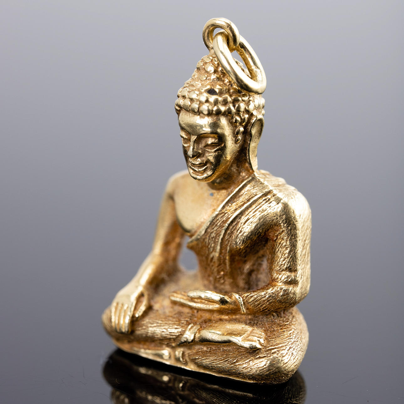 Anhänger in Buddha-Form.