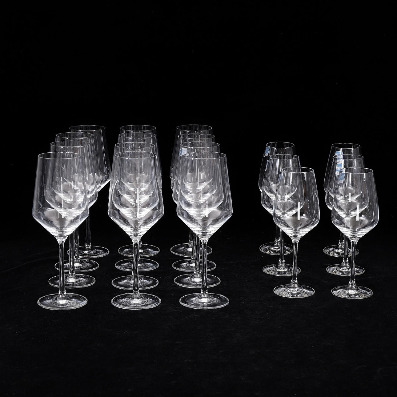 VIINILASIT, 12 + 6 kpl. Schott Zwiesel.