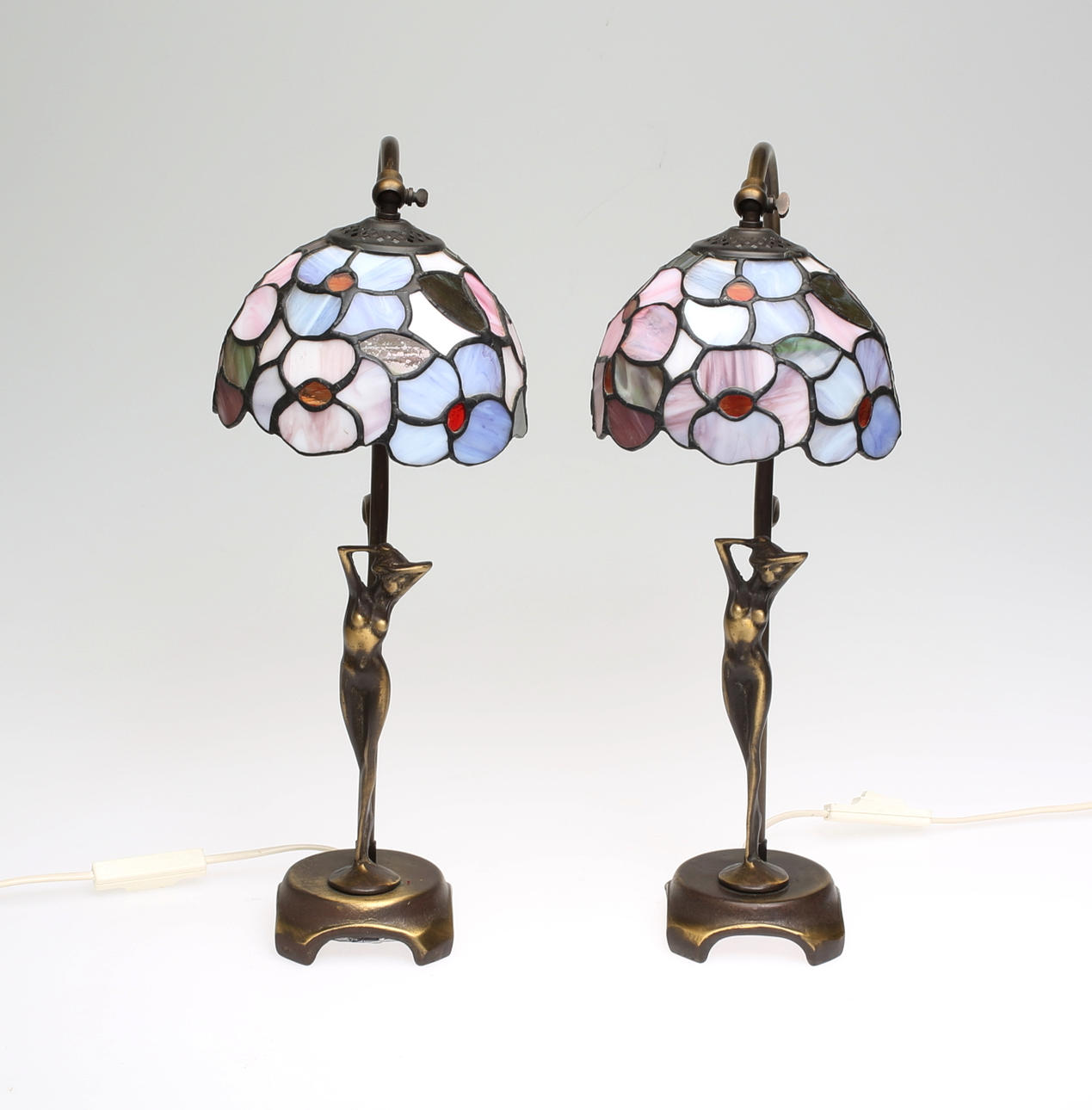 BORDSLAMPOR, 1 par, "Tiffanymodell", Lycktan.