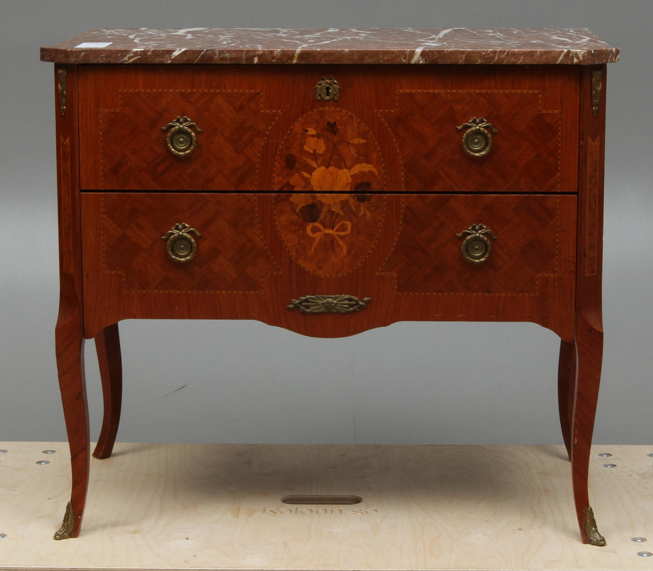 BYRÅ med stenskiva, Louis XVI-stil, 1900-tal.