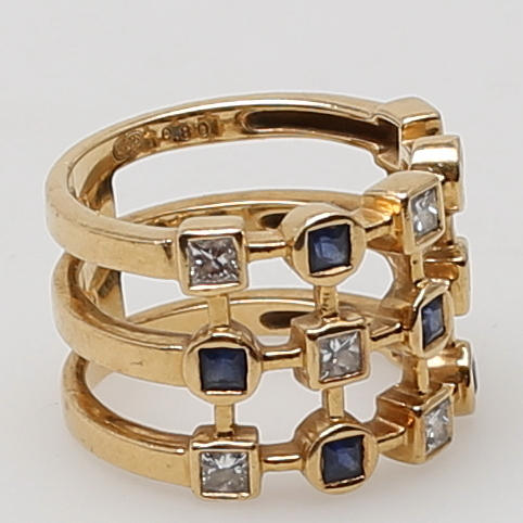 RING i 18K rödguld med blå safirer och diamanter, 0,80 ct.