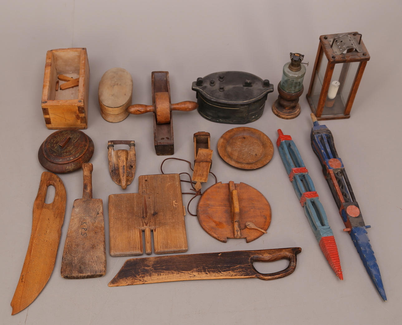 TRÄFÖREMÅL, 17 st, allmoge, 18/1900-tal.