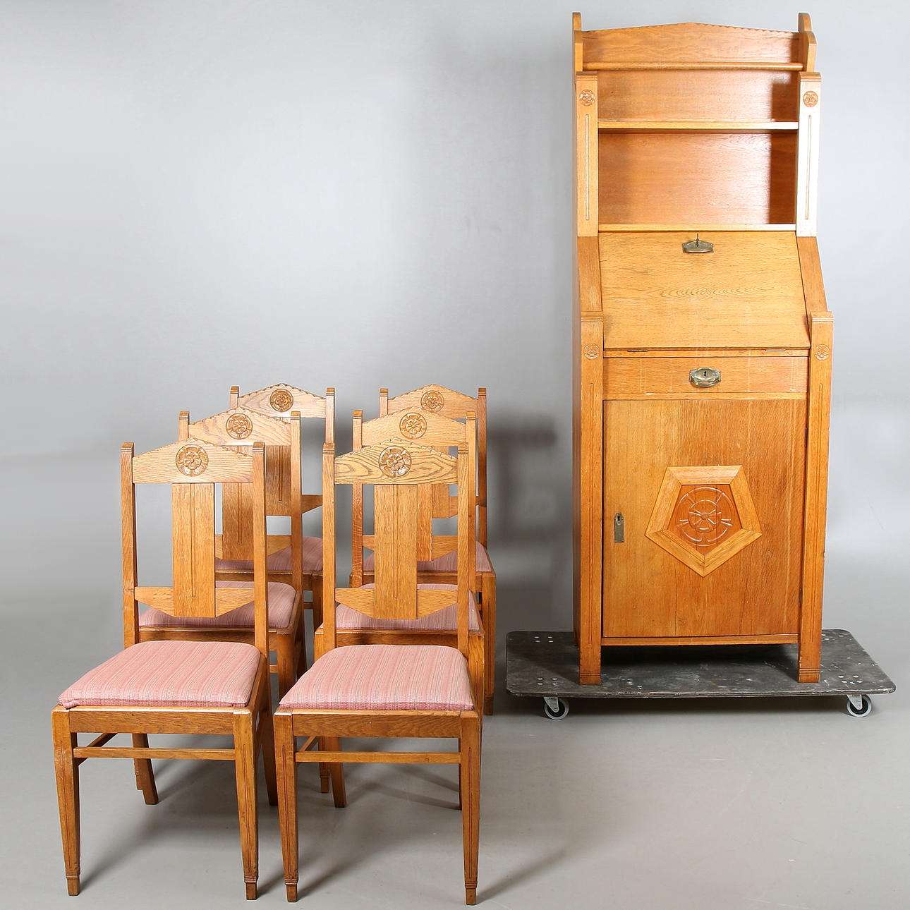 HÖGSKÅP samt STOLAR, 7 delar, Jugend. 1900-talets början.