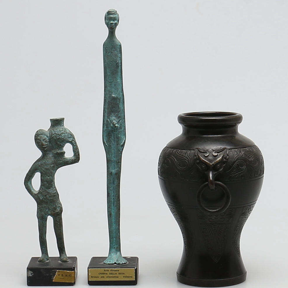 PARTI brons. 3 delar. Statyer, urna.