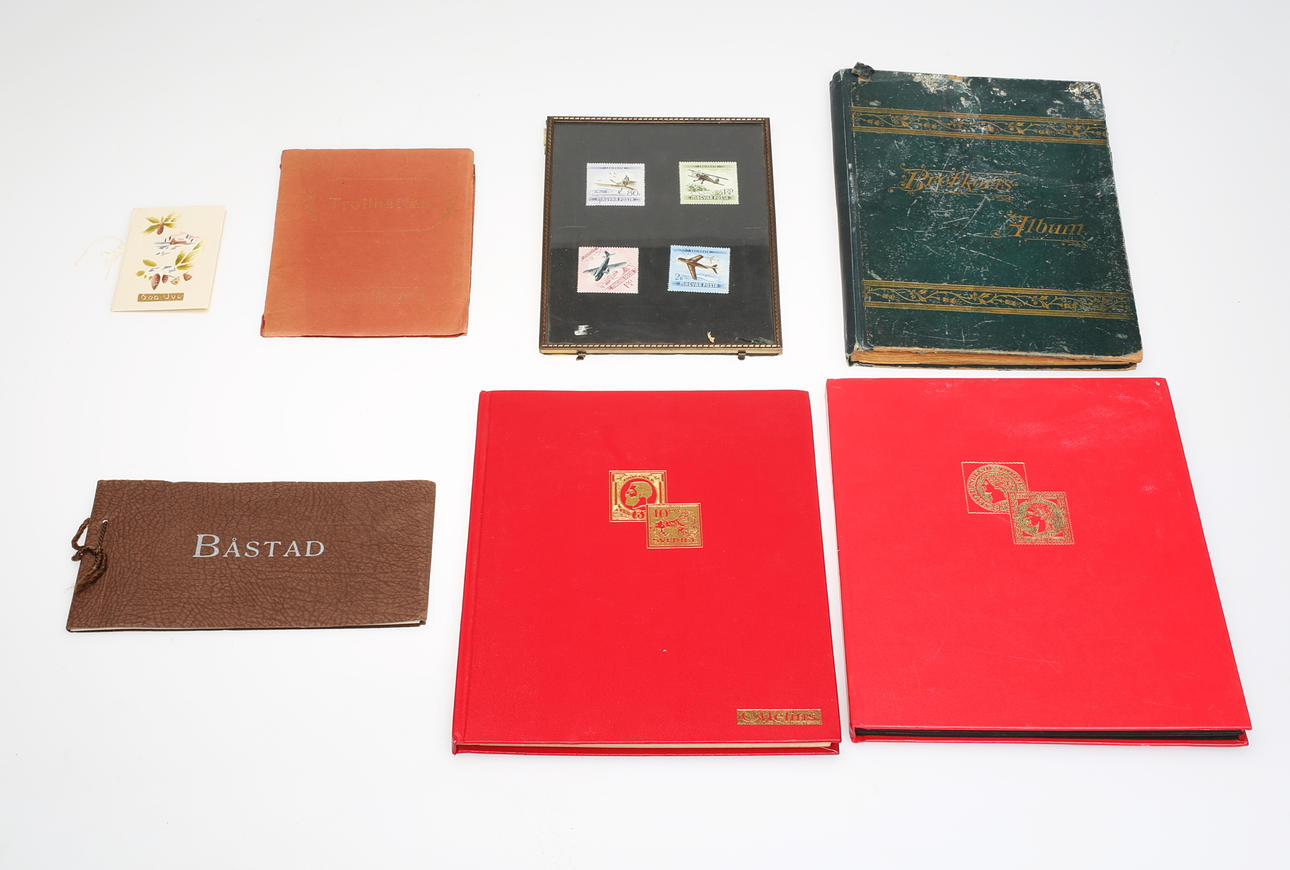 FRIMÄRKSAMLING Samt Vykortsamling.