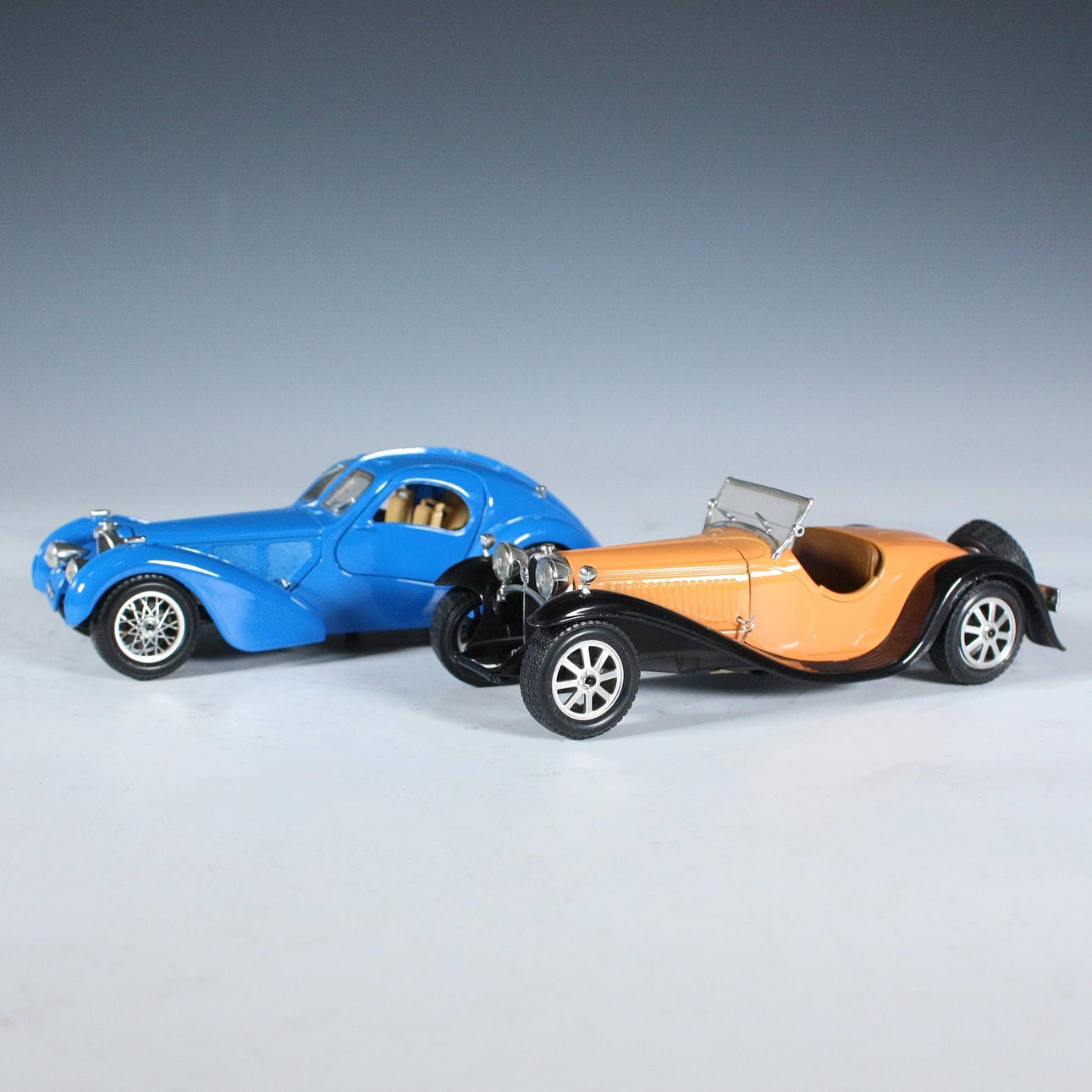 BURAGO. 'Bugatti Type 55 (1932)' and 'Bugatti Atlantic (1936