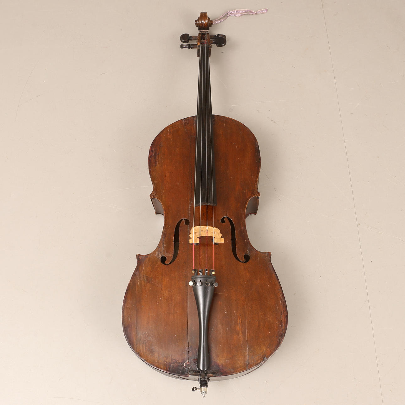 CELLO con arco.