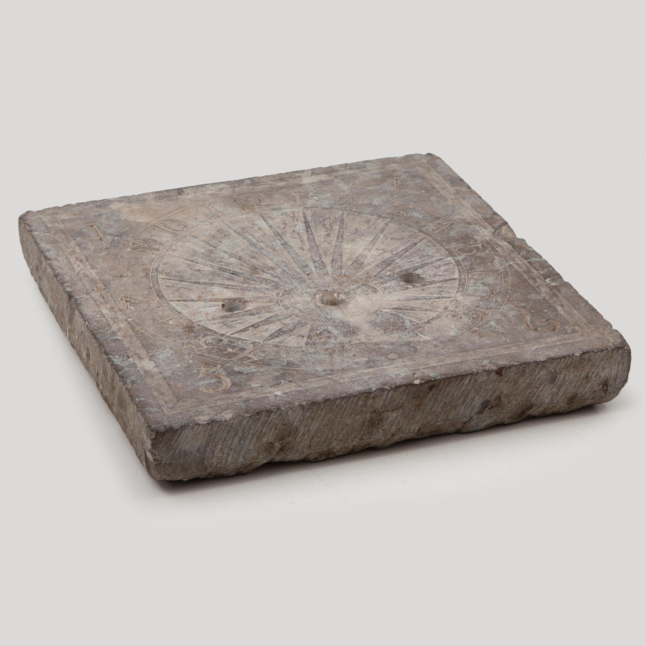 SOLUR, sten, daterad 1756.