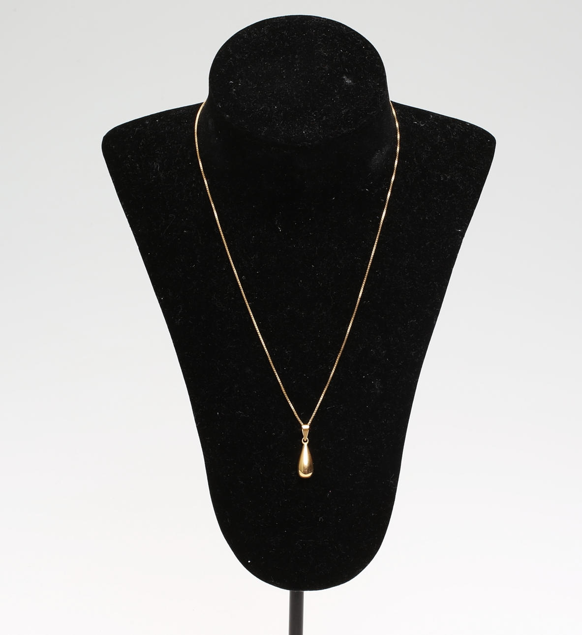 HALSBAND 18 Karat guld med droppe.