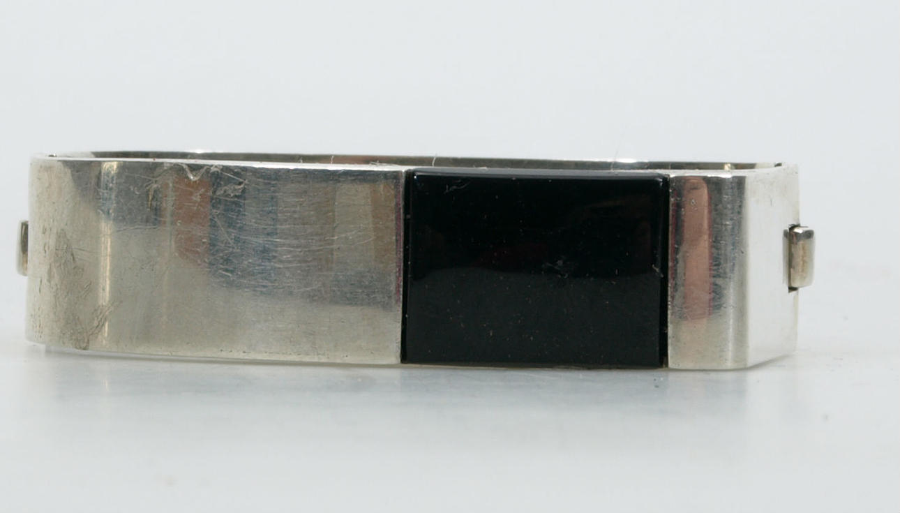 ARMBAND, silver och onyx.