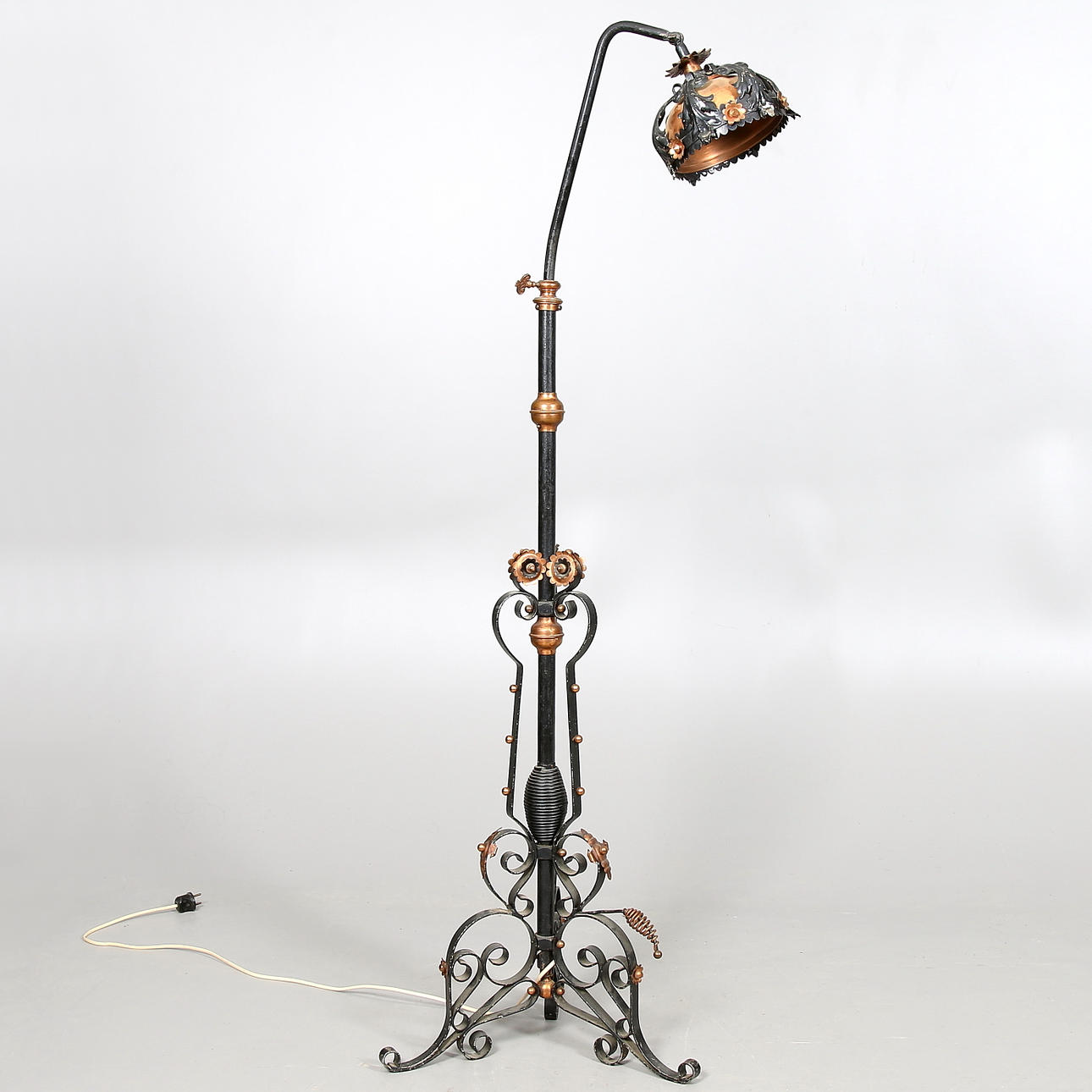 GOLVLAMPA, smide och koppar, jugend, 1800/1900-tal.