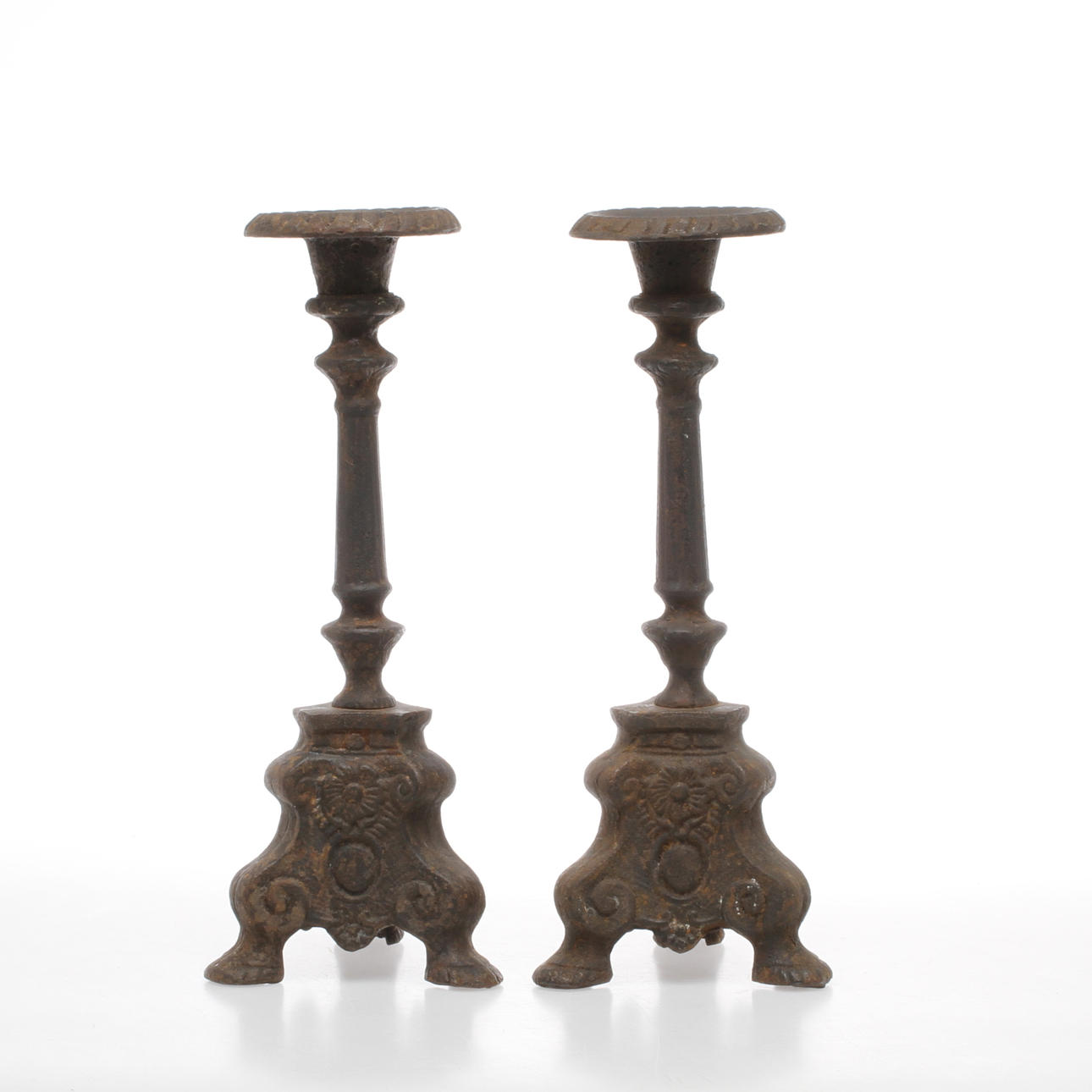 LJUSSTAKAR, ett par, gjutjärn, barockstil, 1900-tal.