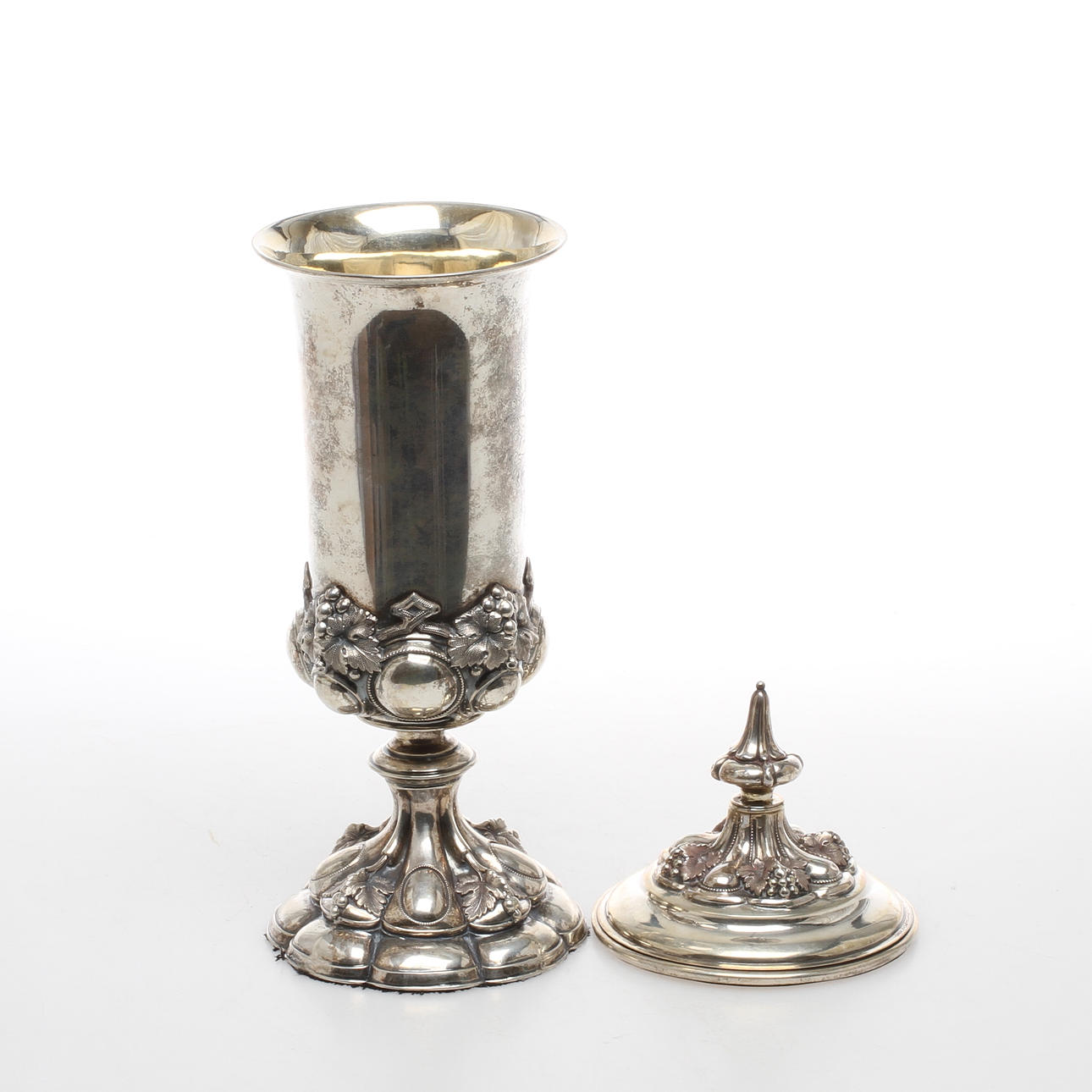 SILVERPOKAL med lock , silver, 1878 enligt gravyr.