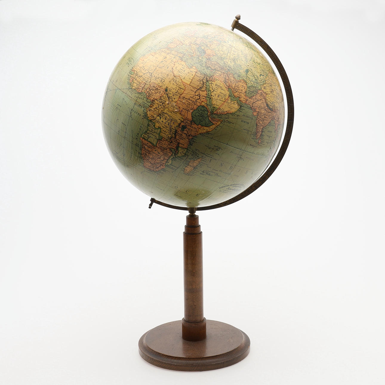 GLOBE, CIRCA 1920S, RUOTSIN KIRJAKESKUS TUKHOLMA.