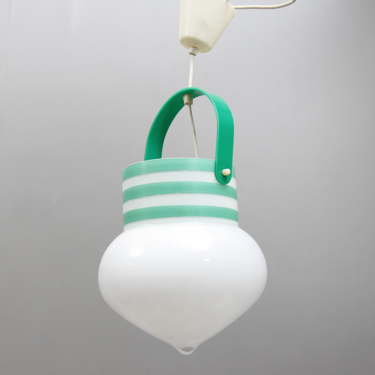 TAKLAMPA, glas och plast, 1900-talets andra hälft.