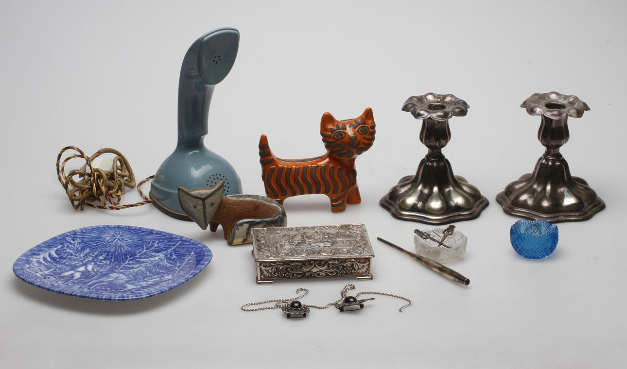 DIVERSE, bland annat Upsala Ekeby, Rörstrand, Kobratelefon, Lisa Larson.